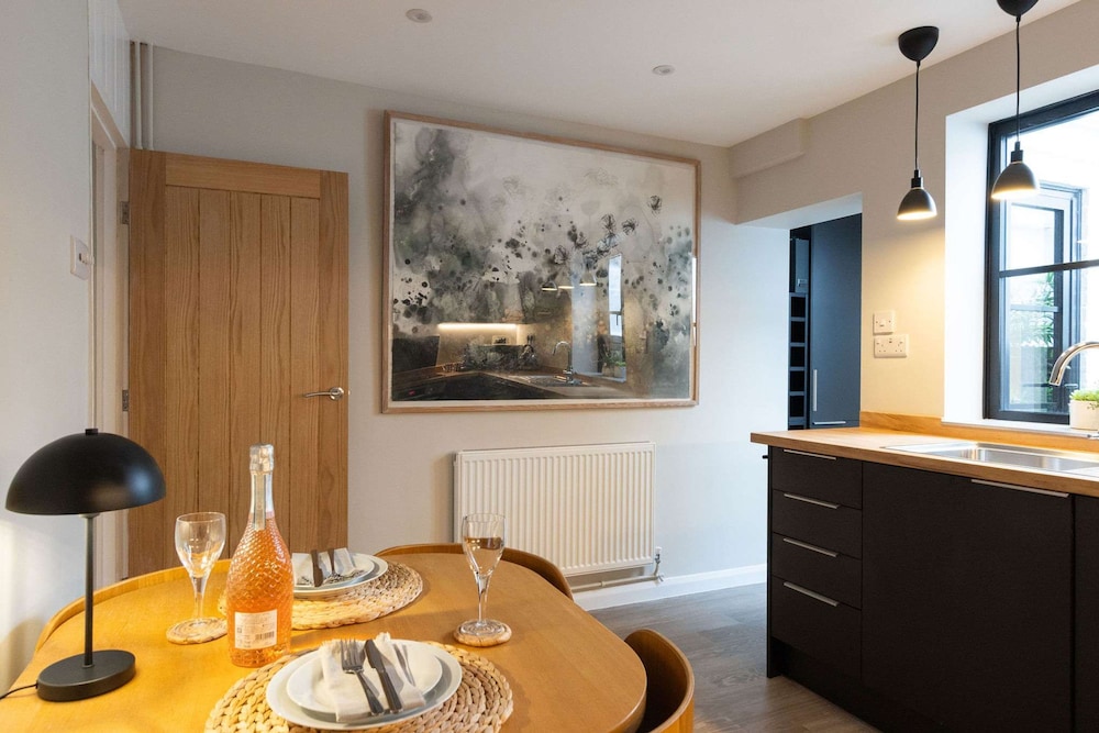 Elegant Georgian City Retreat for 5