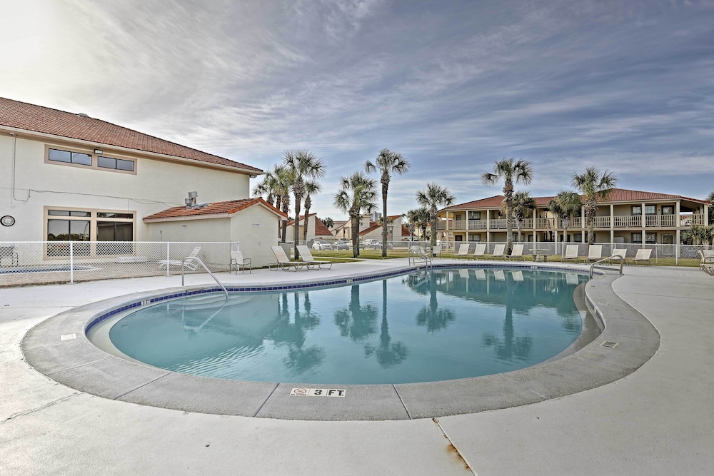 PCB Townhome: Walk to Beaches, Resort Amenities!