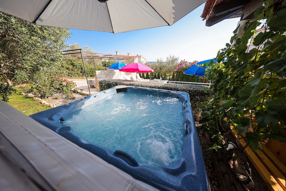 Luton Apartments, Zadar - Kozino, Heated Pool & Hot Tub