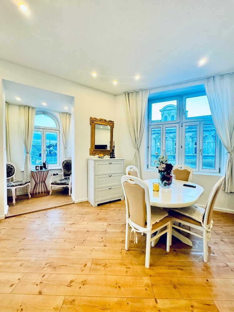 Spacious 3BR Near Kaufpark Alterlaa