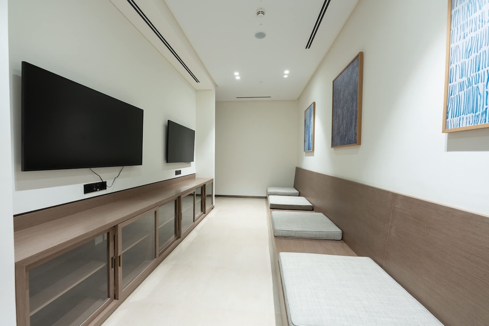 Cozy 2-bedroom Apartment Perfect for Family in Downtown With Burj Khalifa Views