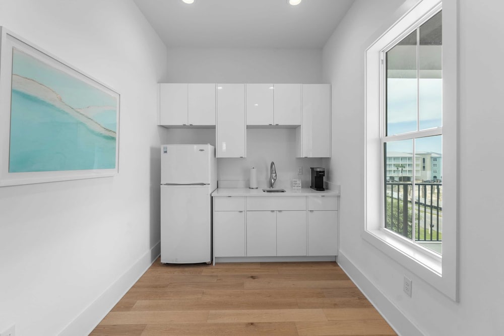 Walk to Beach + Pool, Hot Tub & Game Room 30A Ohana Grande by Avantstay