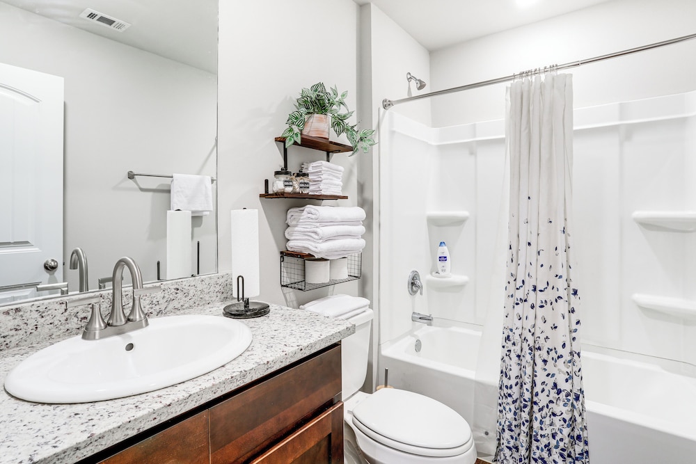 Explore Baton Rouge & Lsu: Family Home w/ Yard