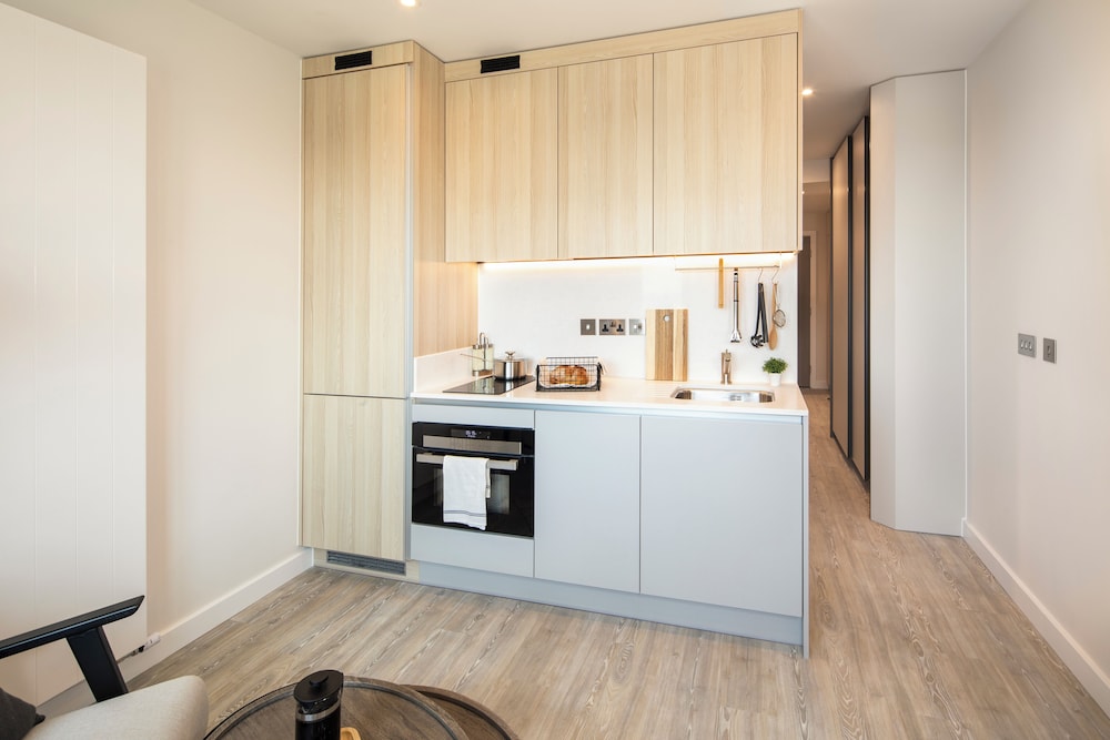 StayCozy at Enclave Croydon