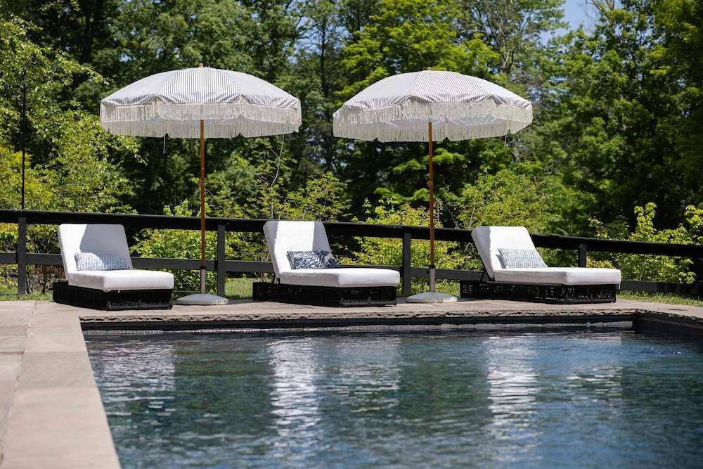 Luxury Private Estate w Pool Near Rhinebeck