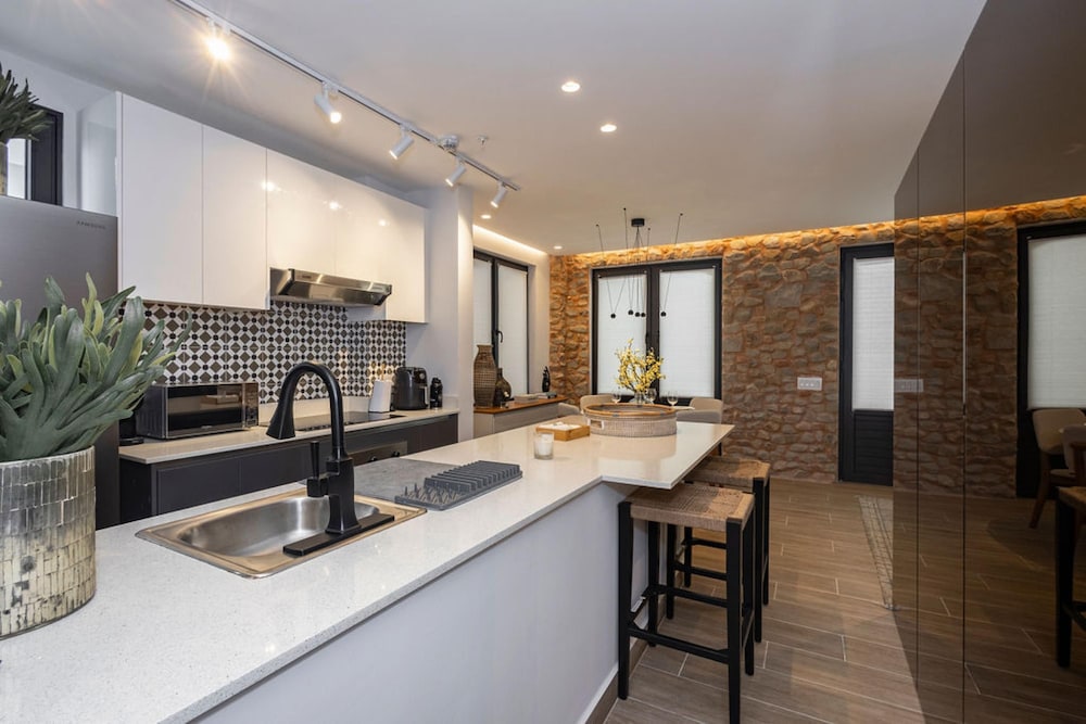 The Gentile Condo by Acomodo Casco Viejo