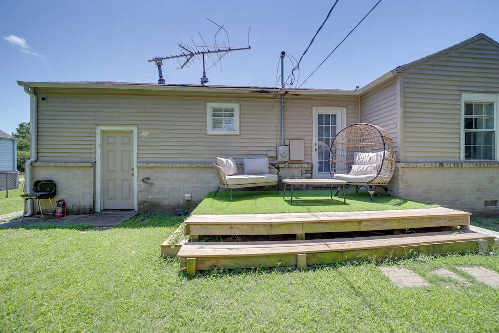 1 Mi to Tulsa Arts District: Home w/ Yard!