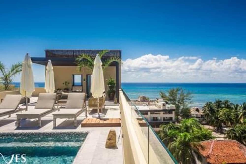 2 Br. With Rooftop Pool and Stunning Ocean View