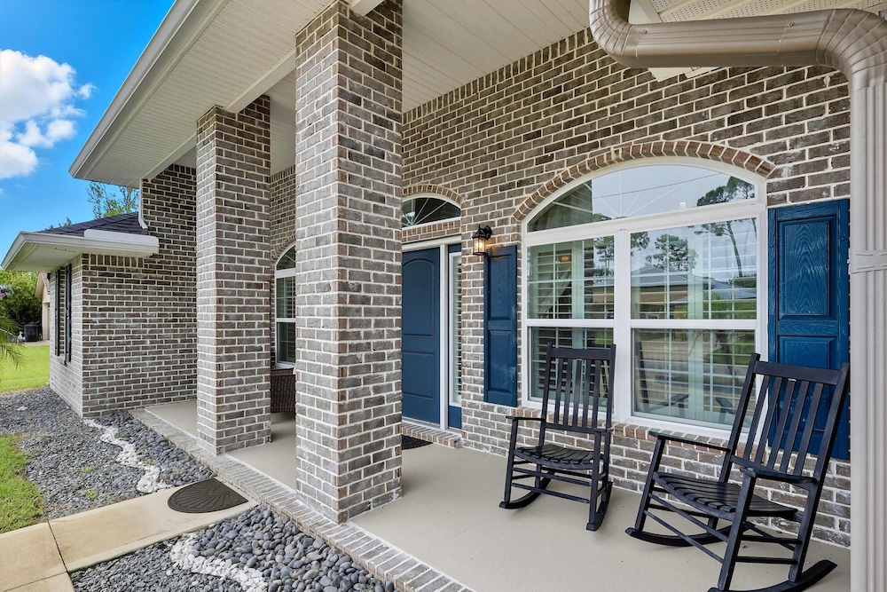 Modern 4BR Retreat Near Beach Heated Pool