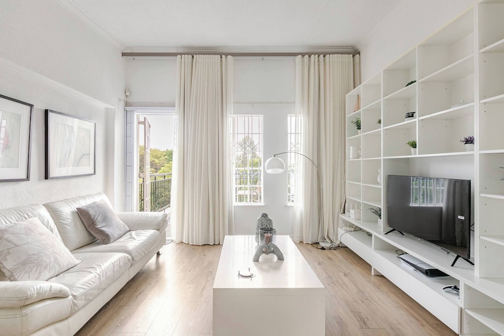 Cosy 2bed in Heart of Sandton