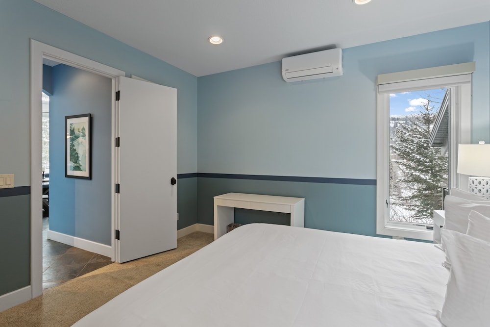 1688 - Five Bedroom with Hot Tub Pinnacle 5 Condo