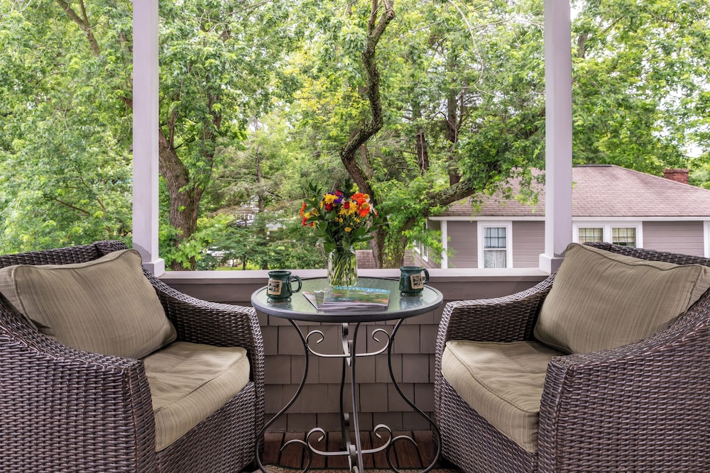 Abbington Green Bed & Breakfast Inn
