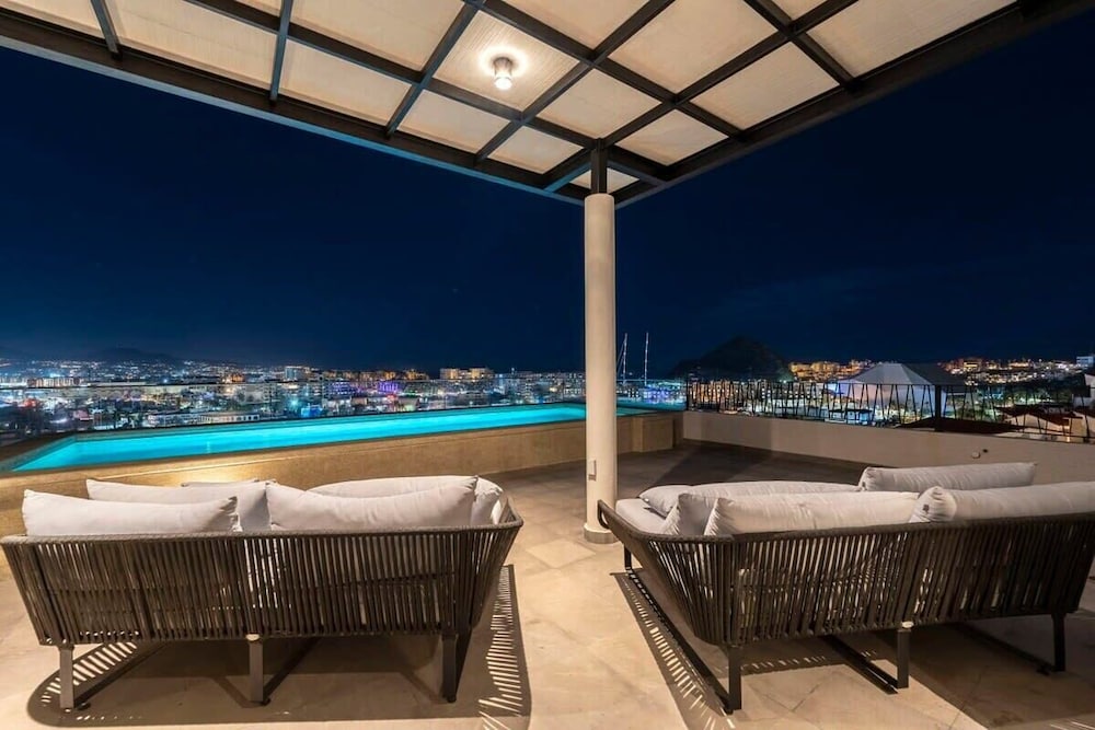 New 1BR Condo Near Marina and Downtown - Pool