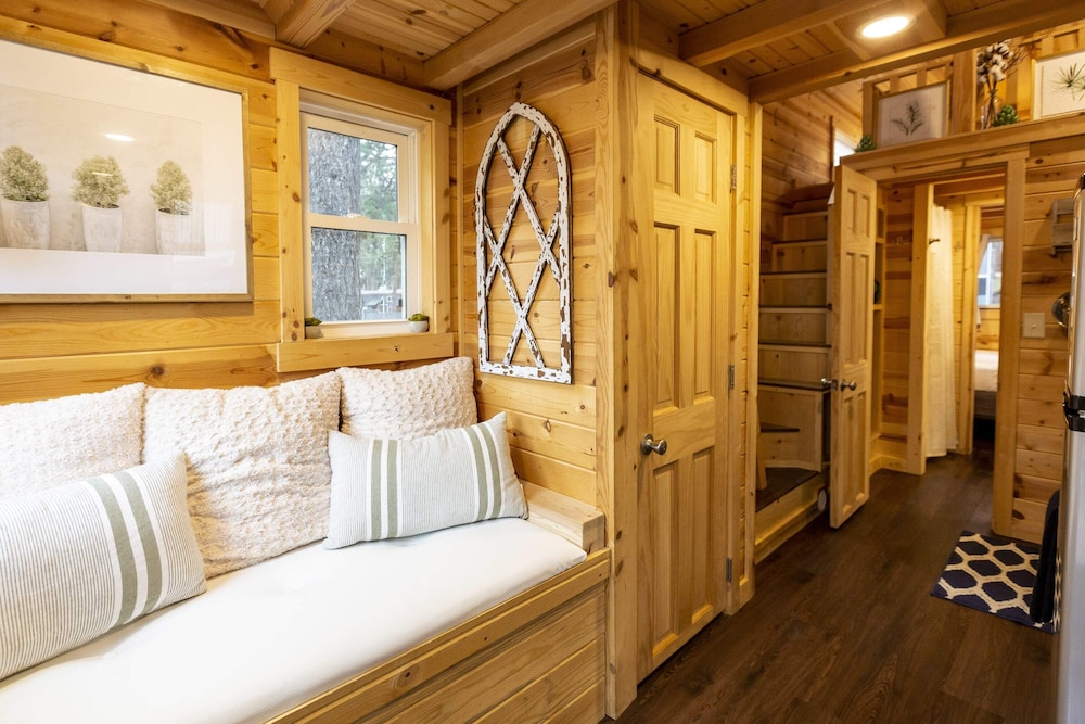 Tiny House! Hot Tub! Pikes Peak & AC view 5