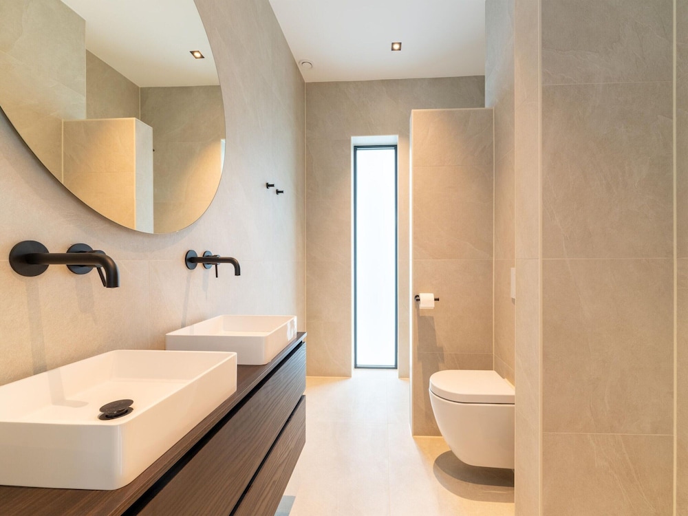 Beautiful Water Villa Near Harderwijk view 3