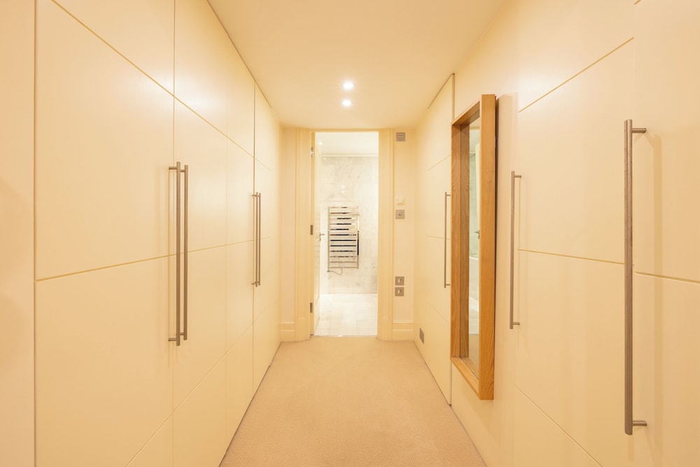 Paddington 7-bed 13-guest Massive House W/patio