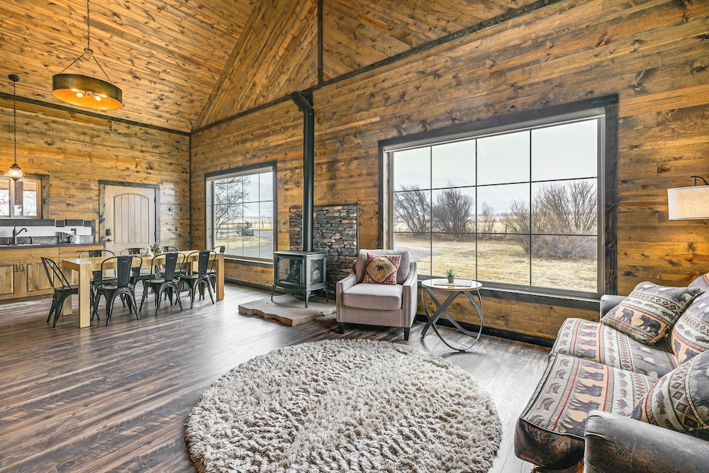 Hike, Hunt & Unwind: Mtn-view Cabin in Del Norte!