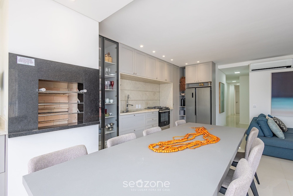 3-suite apt 280m From sea in Itapema Vga1002