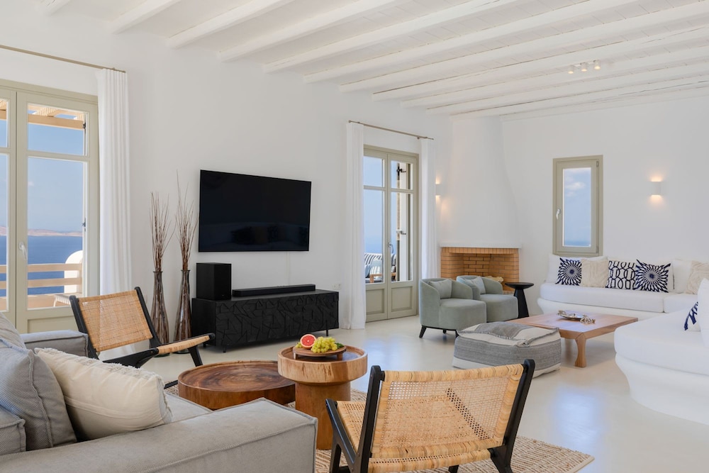 Renovated Luxury Oceanview Villa With Pool in Mykonos