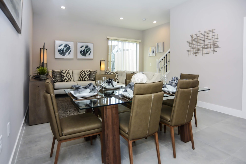 Summerville Vacation Homes by Columbia Management
