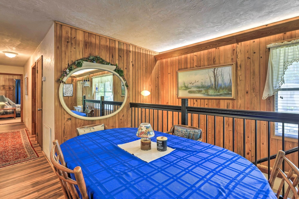 Charming Abode w/ Dock on the Suwannee River