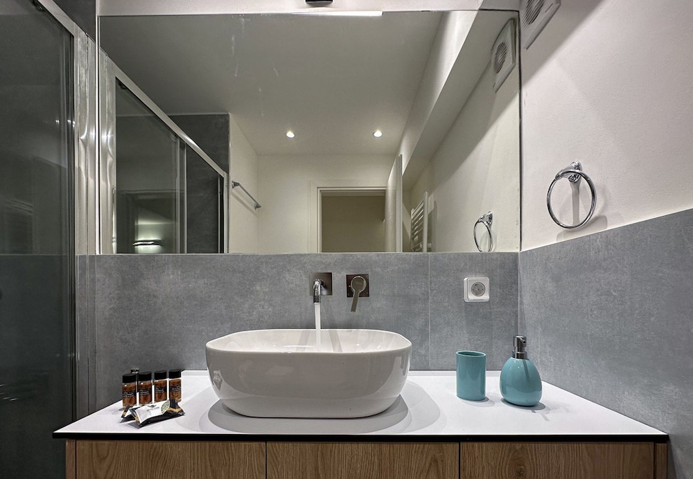 LIV - Modern Comfort Oasis in Pagrati