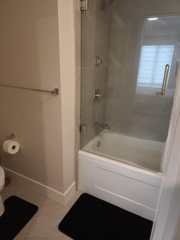 Signature Airport Proximity suite