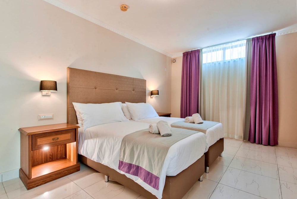 Villa Gardenia - 5 Bedroom Holiday Villa With Pool