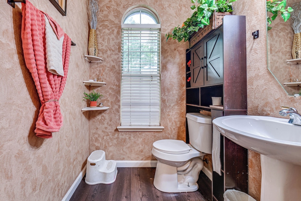 Shop, Play & Explore: Family Home in Allen