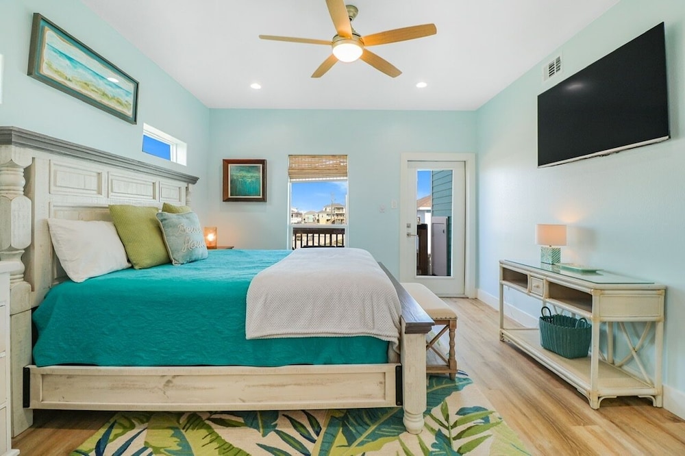 Coral Breeze 3 Bedroom Home by RedAwning view 5