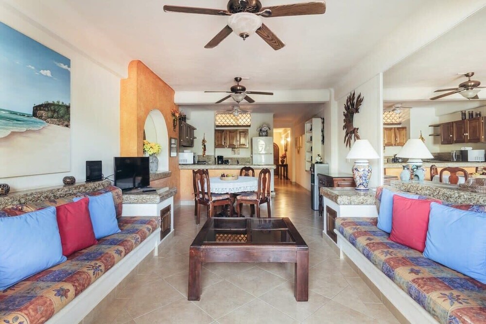 Ocean View 1Br Condo-balcony-beach-pool - 301