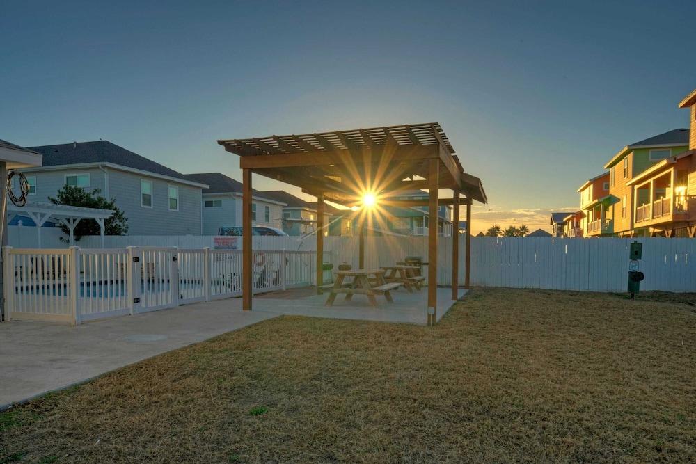 2 Condos for 14 Guests at Costa Bahia Pool, Minutes to Beach, Pet-friendly