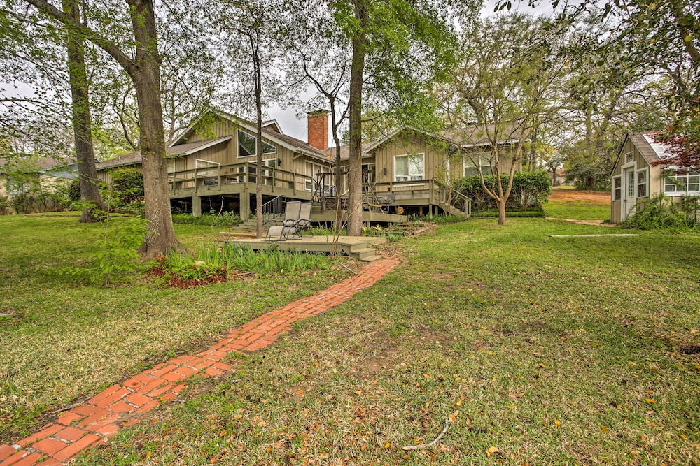 Pet-friendly Lake Athens Home w/ Fireplace! view 4