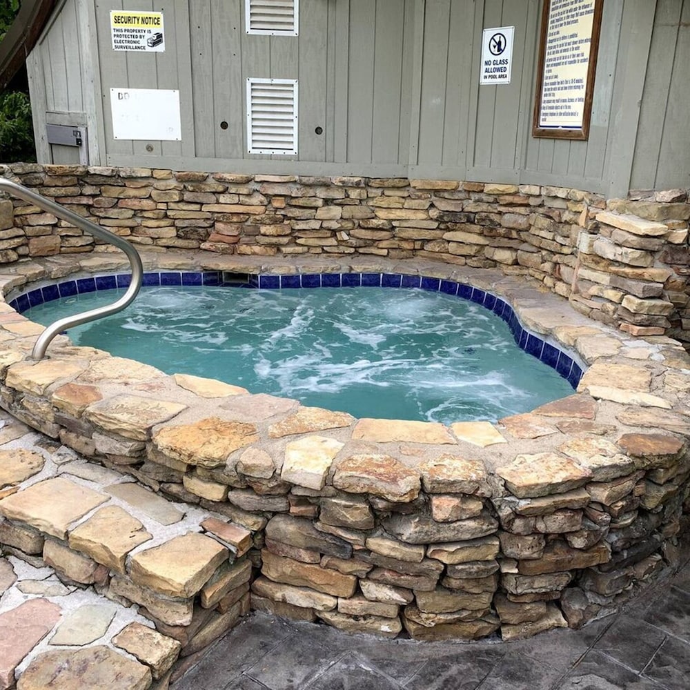 5 Star 3 bd 3ba Serenity Views w Pool Fireplace view 4