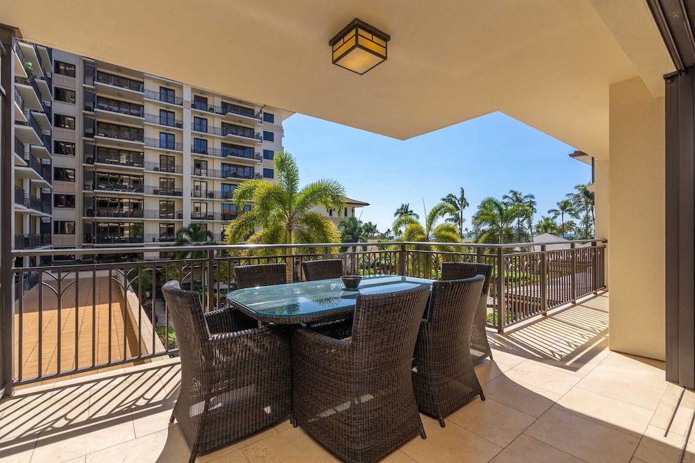 Beachfront Condo at Beach Villas at Ko Olina Hale Hoaloha by Avantstay