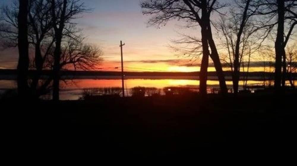 Maple Springs Lake Side Inn