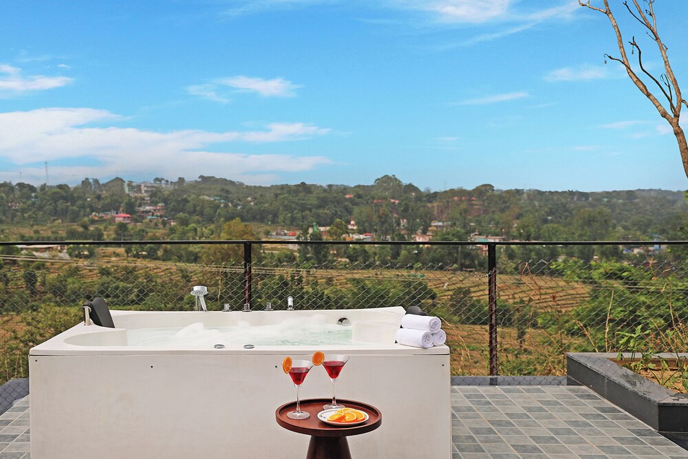 Elivaas Esh Cottage Willow | Hillside 1-room With Lush Garden, Common Pool Location