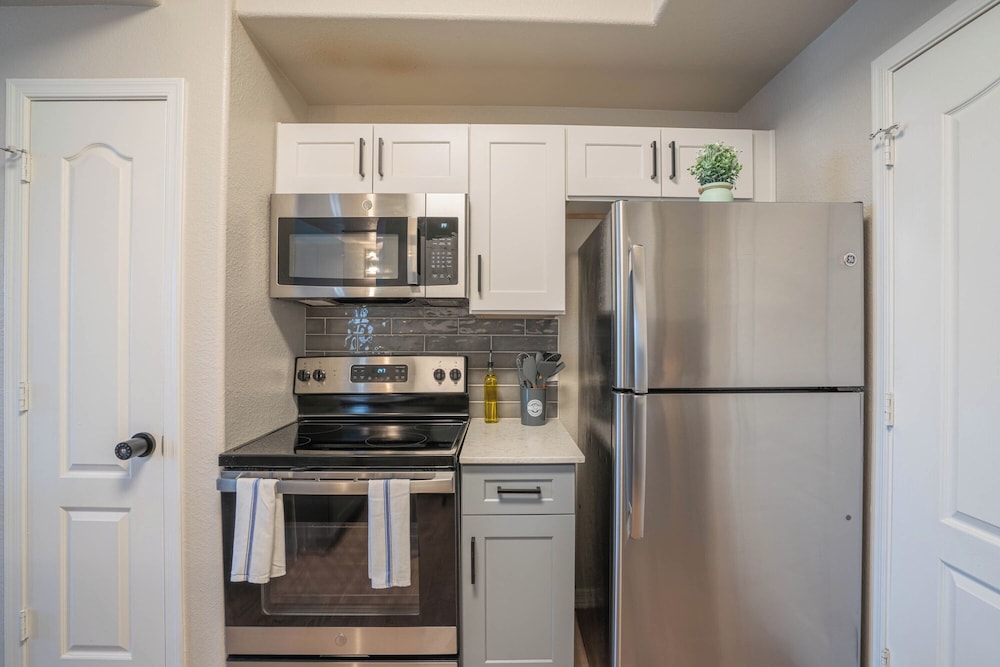 ROVE LIVING/KB - Lex on Central