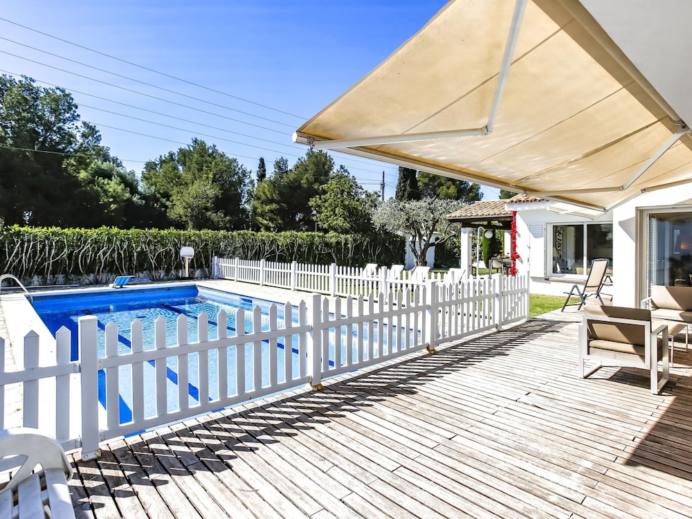 Casa Independiente con Jard n y Piscina Privada