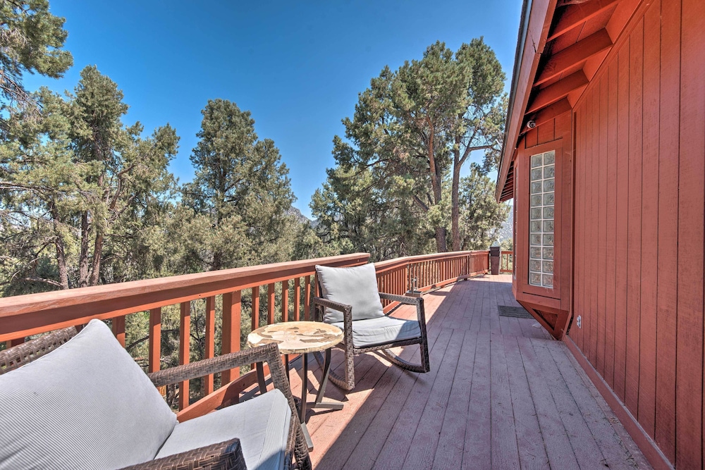 Cozy Pine Mountain Cabin: Hike, Bike, Fish Nearby! view 3