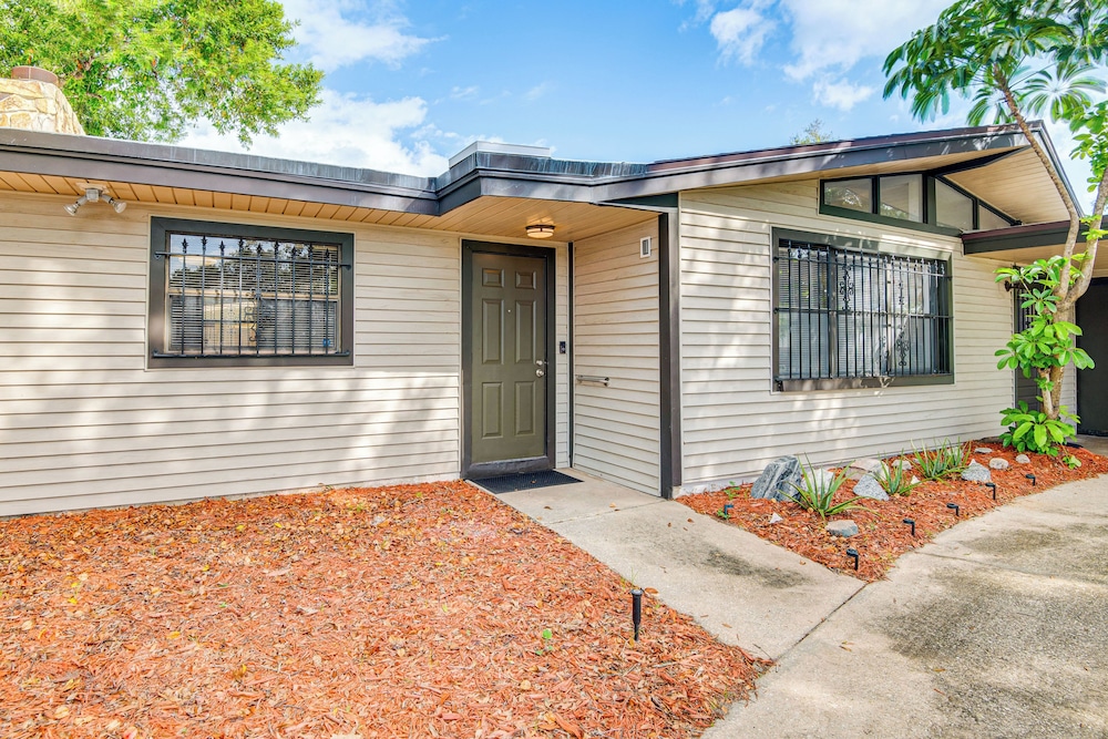 12 Mi to Beach: Home w/ Outdoor Dining in Cocoa!