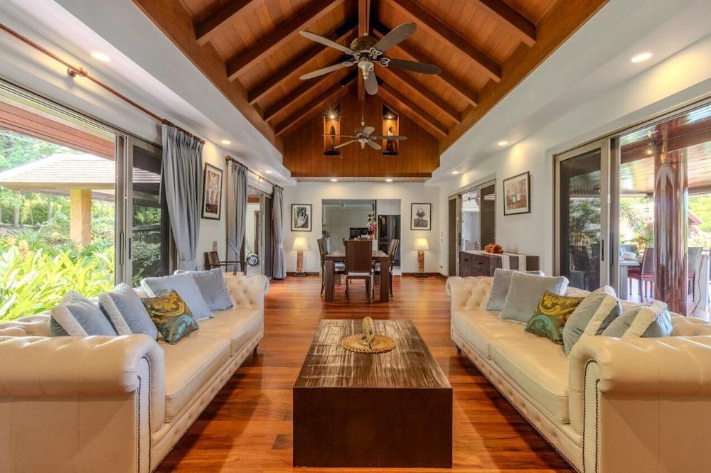 Famous Baan Bua Luxury Estate V238