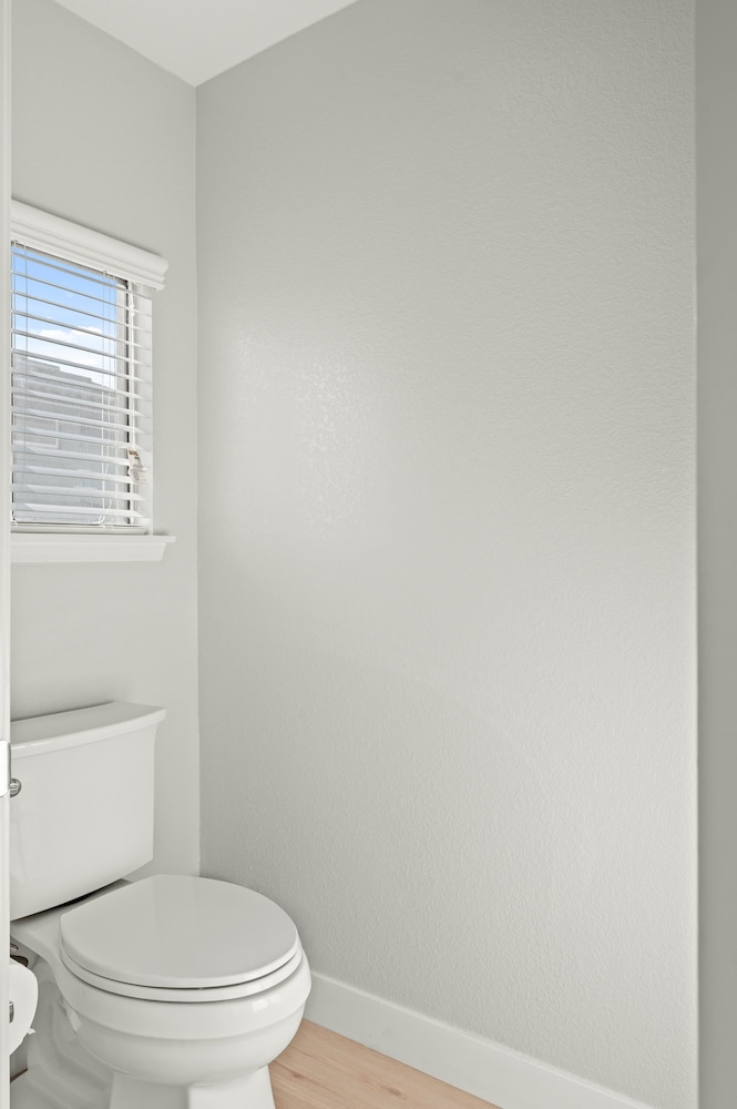 Bright Designer Home w Pool Near Everything