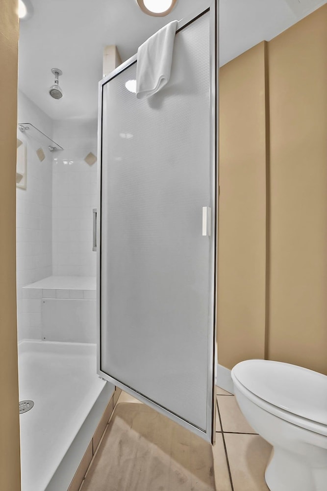 Ocean Creek North Tower F11 2 Bedroom Condo
