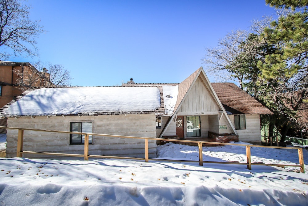 Fenced Somen Cabin within walking distance to the Slopes by RedAwning