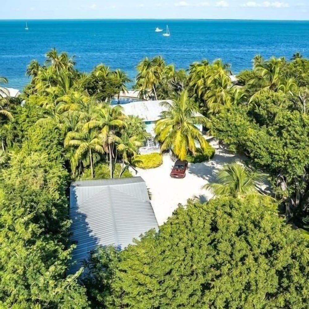 Complete Duplex On Gated Bayfront Property 4 Bedroom Apts by RedAwning