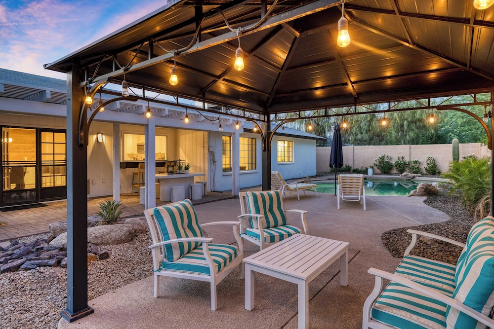 Sol Vista Private Oasis w/ Pool, Putting Green, and Prime Location