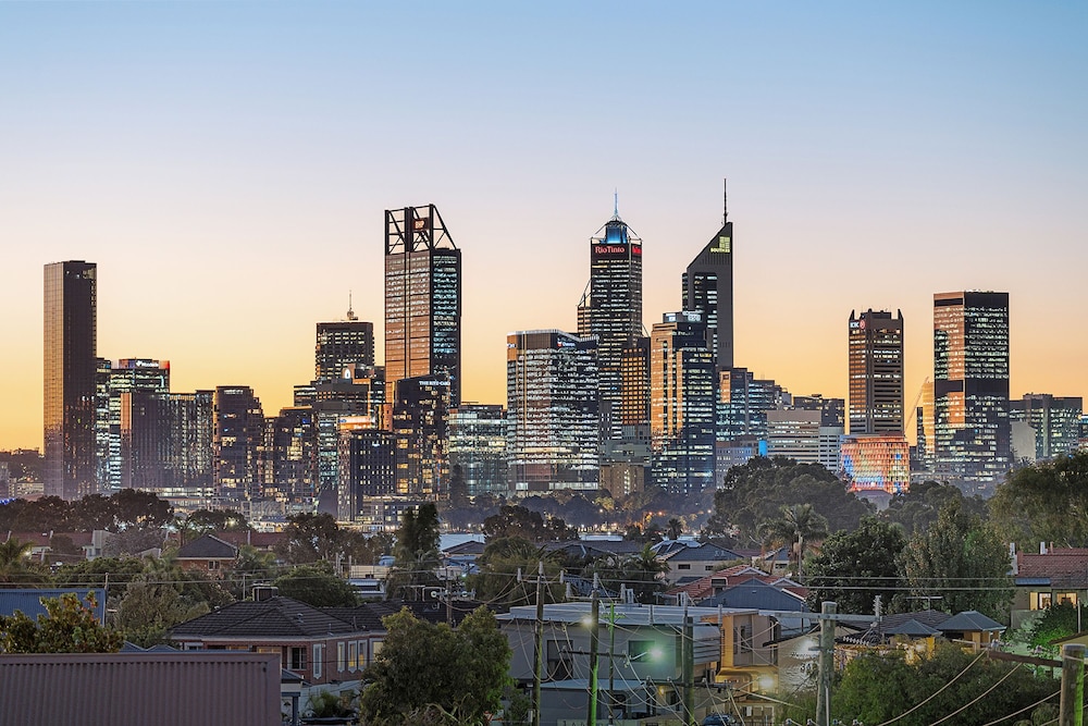 Designer Luxury 3brd - Epic Views - South Perth