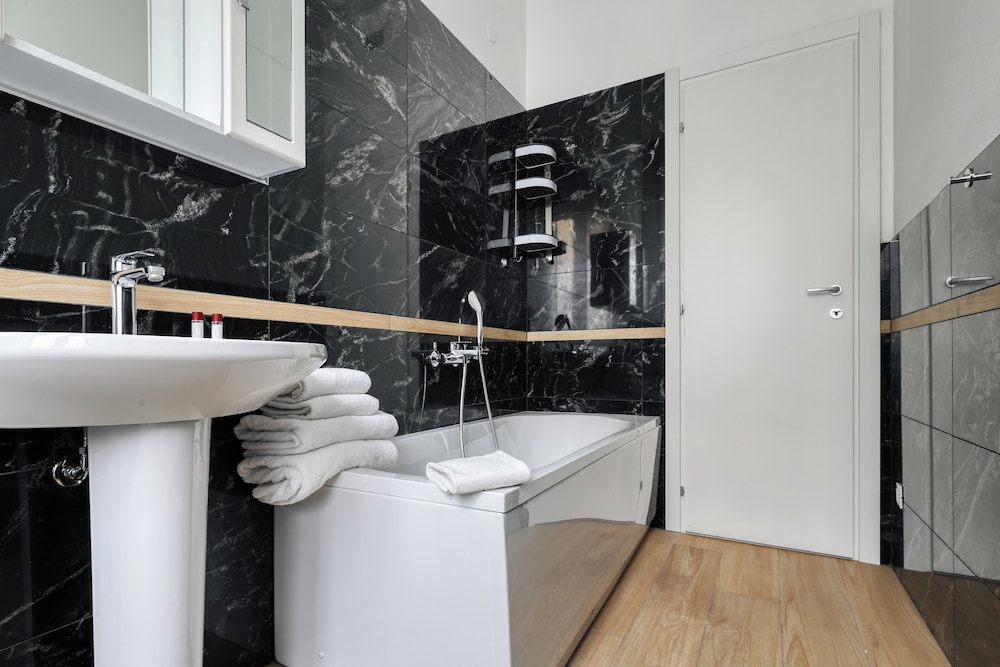 JOIVY Welcoming 3BR Flat in Milan Centre