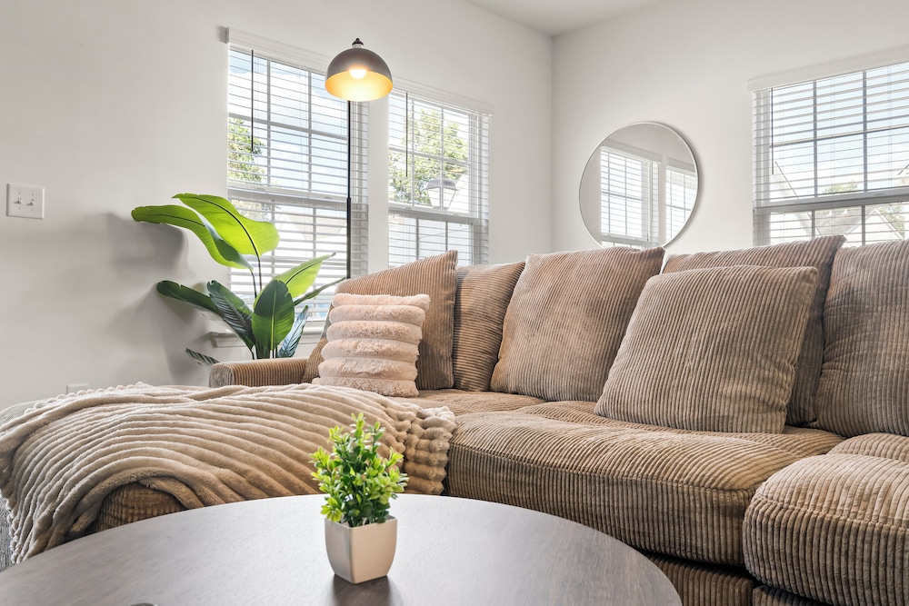 Luxe 3BR Townhouse to Uptown Charlotte
